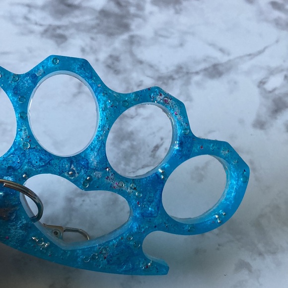 Knuckles Heart keychain - Picture 3 of 4